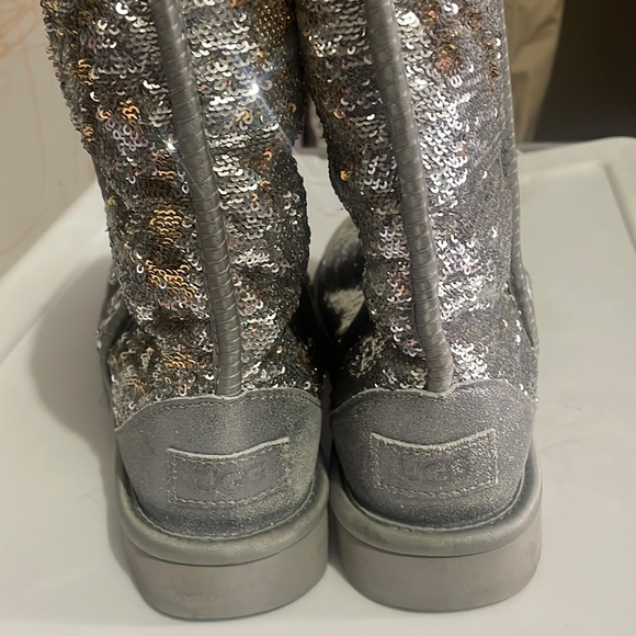 Sequence uggs - Picture 1 of 4